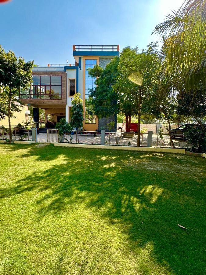 Kaashi Flora - Luxury 3bhk *