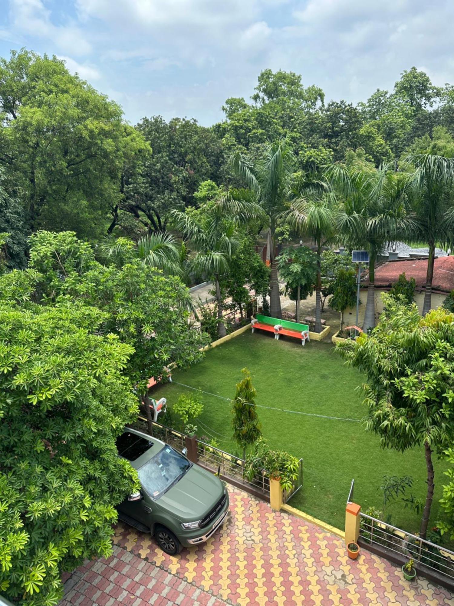 Kaashi Flora - Luxury 3bhk *